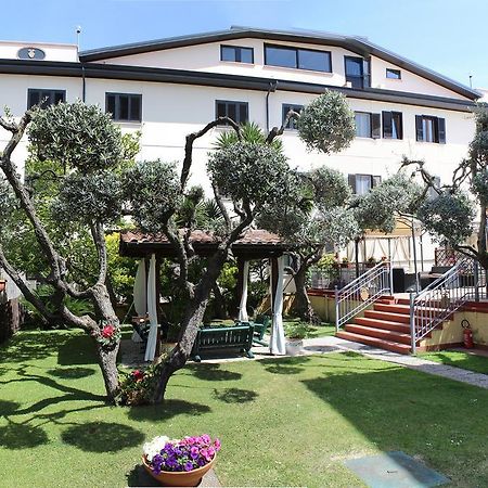 Hotel Nespolo D'Oro Lariano Ngoại thất bức ảnh